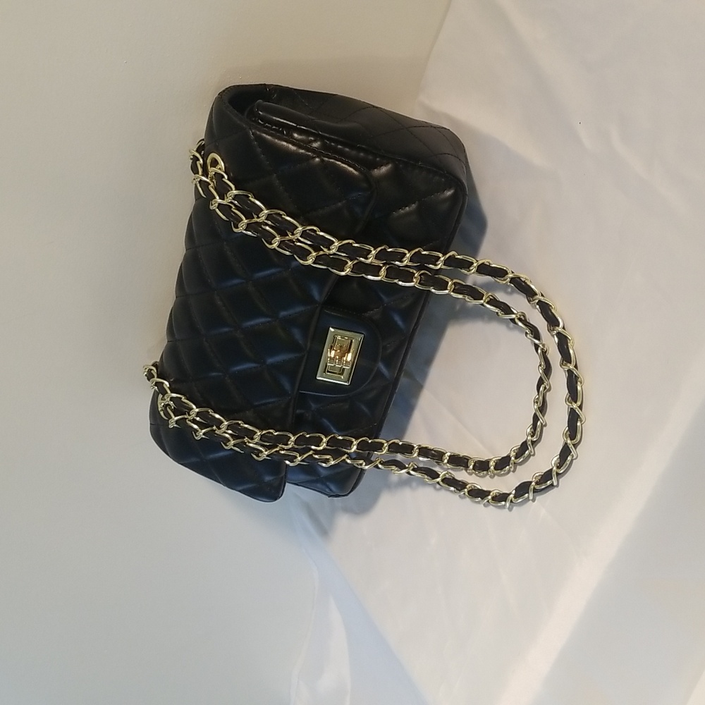 Elegant Black Quilted Chain Bag - Picture 3 of 9